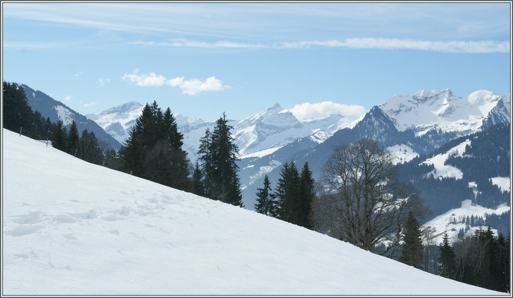Ein Blick Richtung Waadtlnderalpen von Gruben, oberhalb von Gstaad. 
4. Mrz 2011
