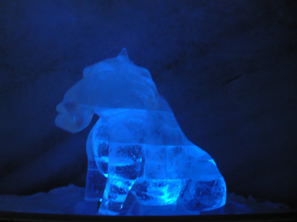 Eine Eisfigur im Eispalast auf dem Dachstein